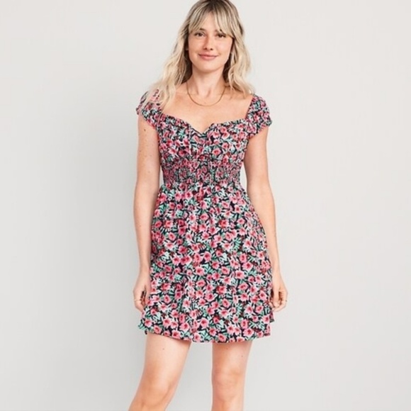 OLD NAVY Black & Red Floral Smocked Summer Dress | Large * - Picture 2 of 9